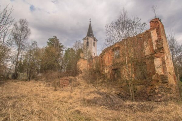 Kostel na hranici Česka a Rakouska čeká záchrana. Patronem projektu je europoslanec Zdechovský